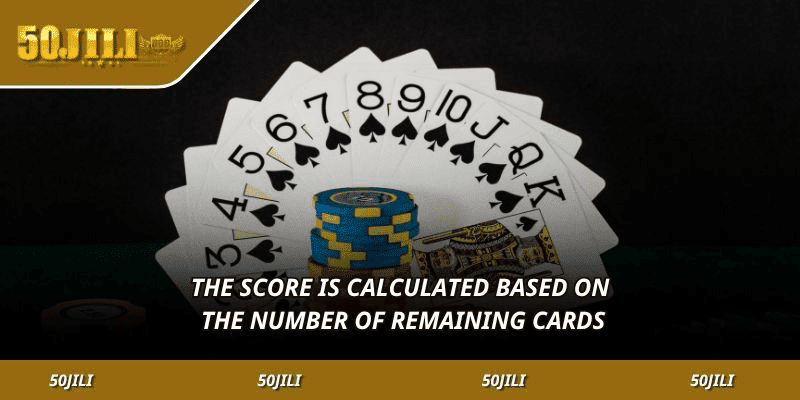 The score is calculated based on the number of remaining cards.